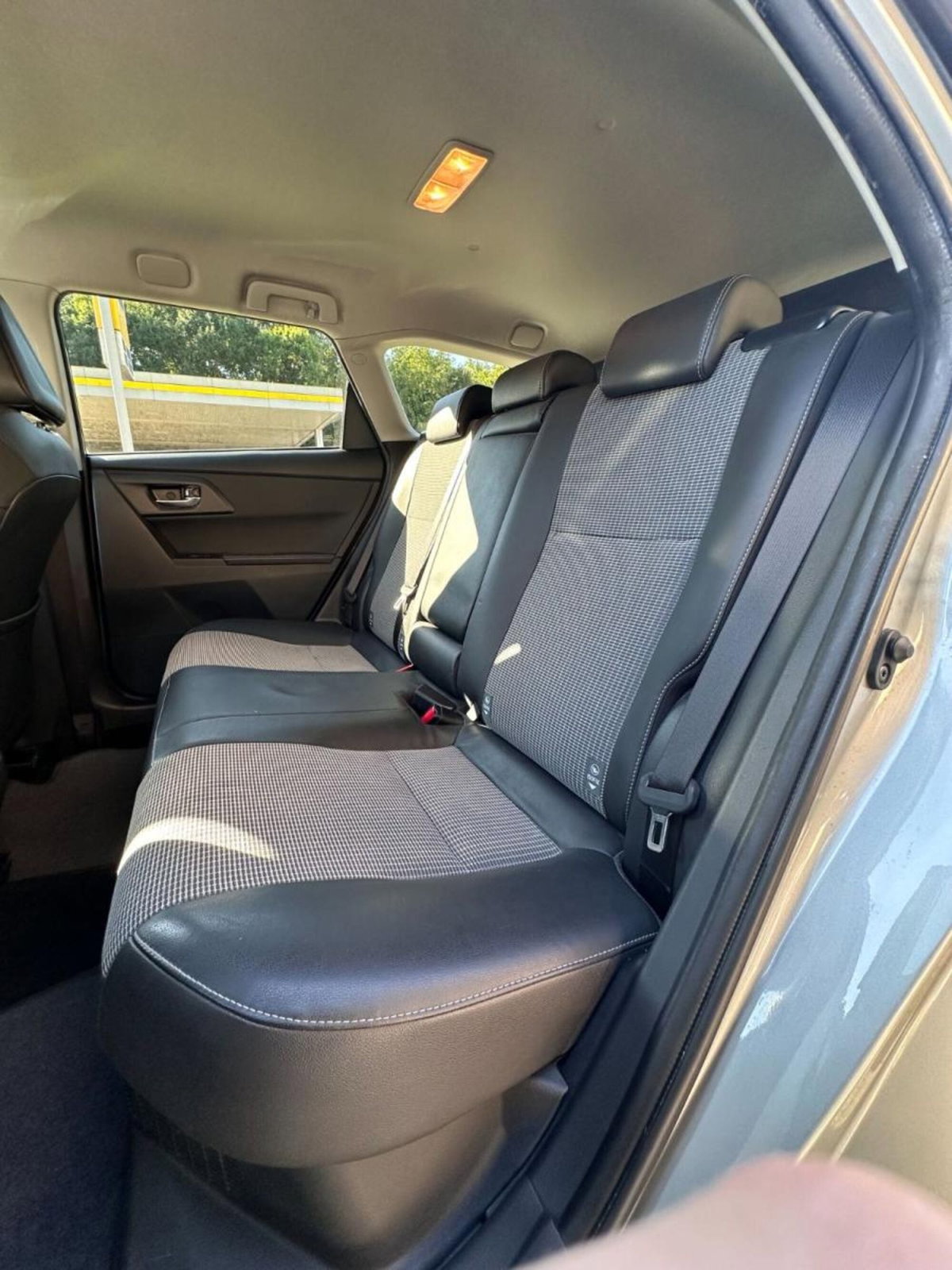 Toyota Auris Station Wagon 1.8 Hybrid Lounge (17)