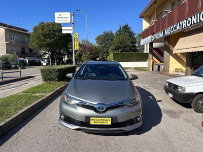 Toyota Auris Station Wagon 1.8 Hybrid Lounge (2)