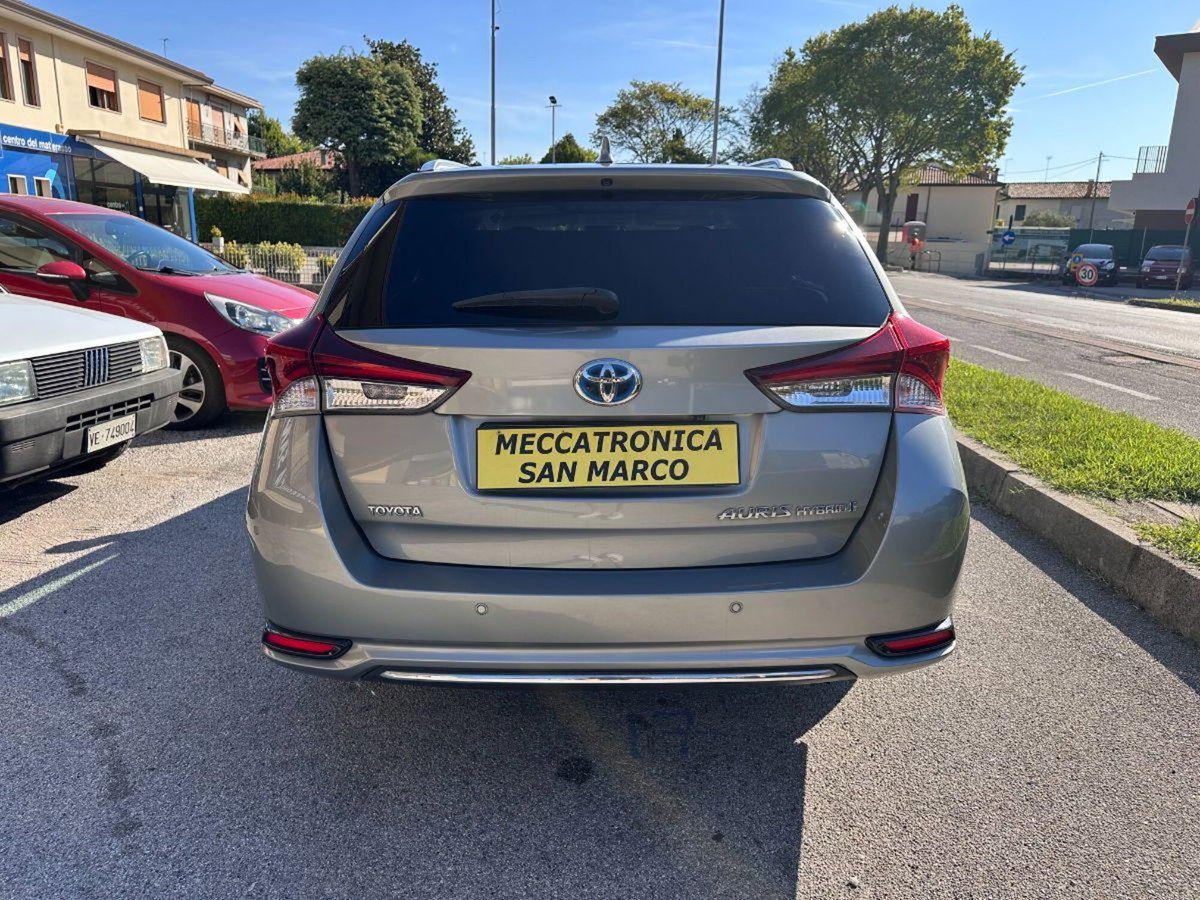 Toyota Auris Station Wagon 1.8 Hybrid Lounge (5)