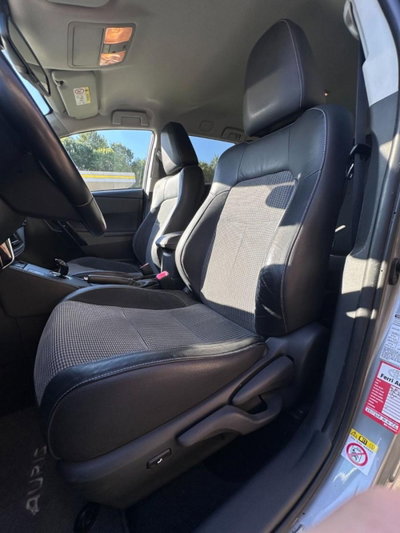 Toyota Auris Station Wagon 1.8 Hybrid Lounge (9)