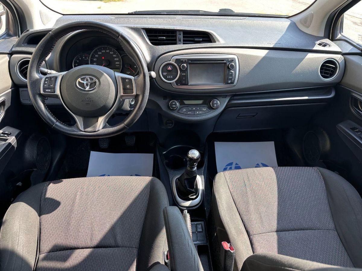 Toyota Yaris 1.D-4D 5 porte Style (10)