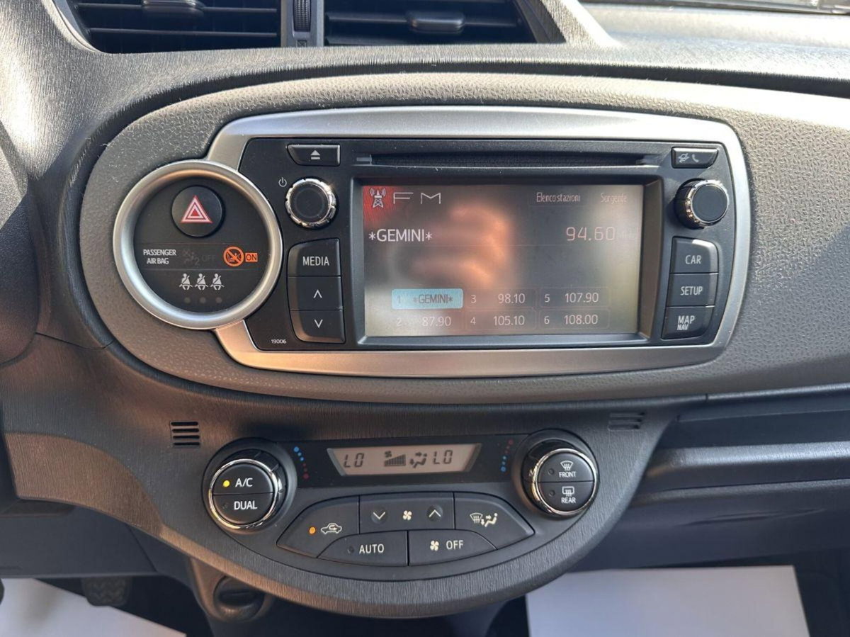 Toyota Yaris 1.D-4D 5 porte Style (13)