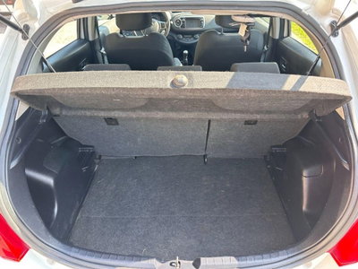 Toyota Yaris 1.D-4D 5 porte Style (16)
