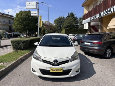 Toyota Yaris 1.D-4D 5 porte Style (2)