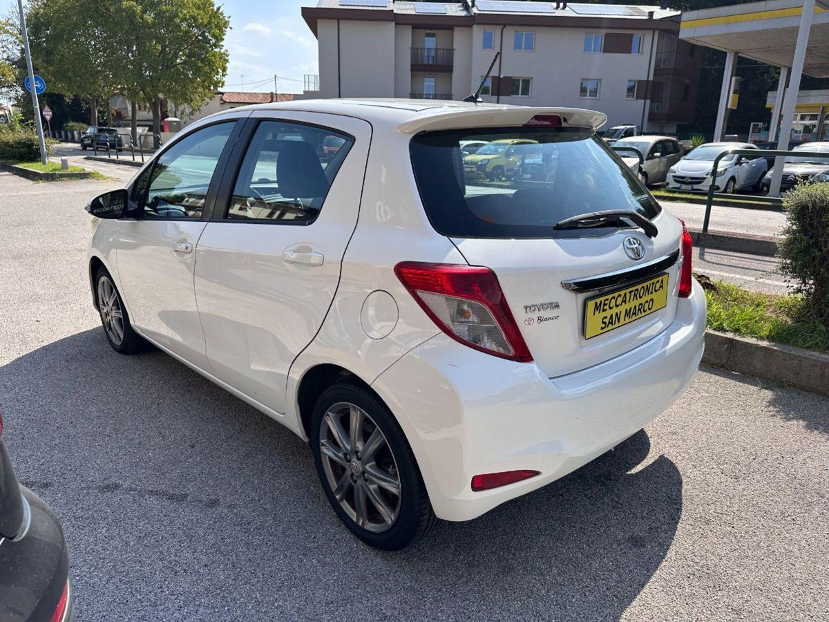 Toyota Yaris 1.D-4D 5 porte Style (4)