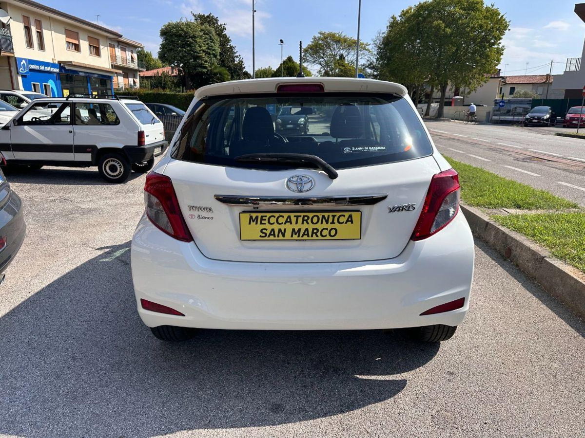 Toyota Yaris 1.D-4D 5 porte Style (5)