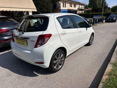 Toyota Yaris 1.D-4D 5 porte Style (6)