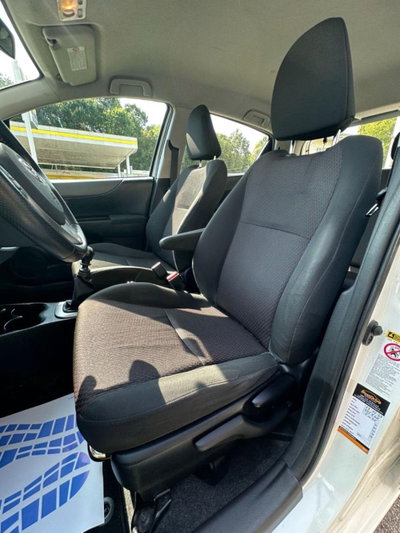 Toyota Yaris 1.D-4D 5 porte Style (8)