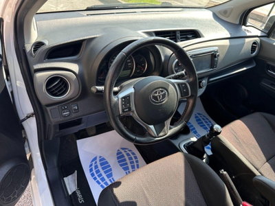 Toyota Yaris 1.D-4D 5 porte Style (9)