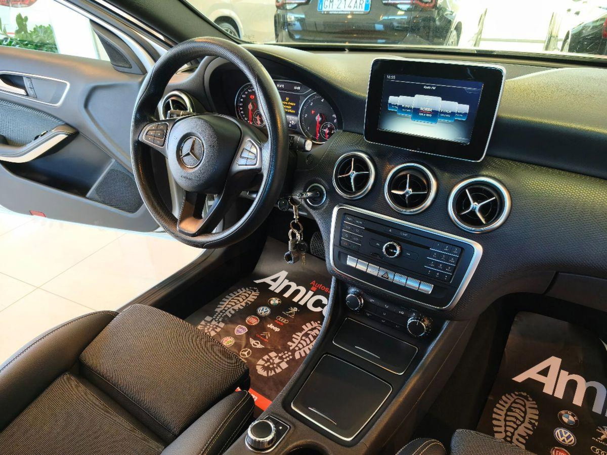 Mercedes-Benz Classe A 180 d Automatic Sport (12)