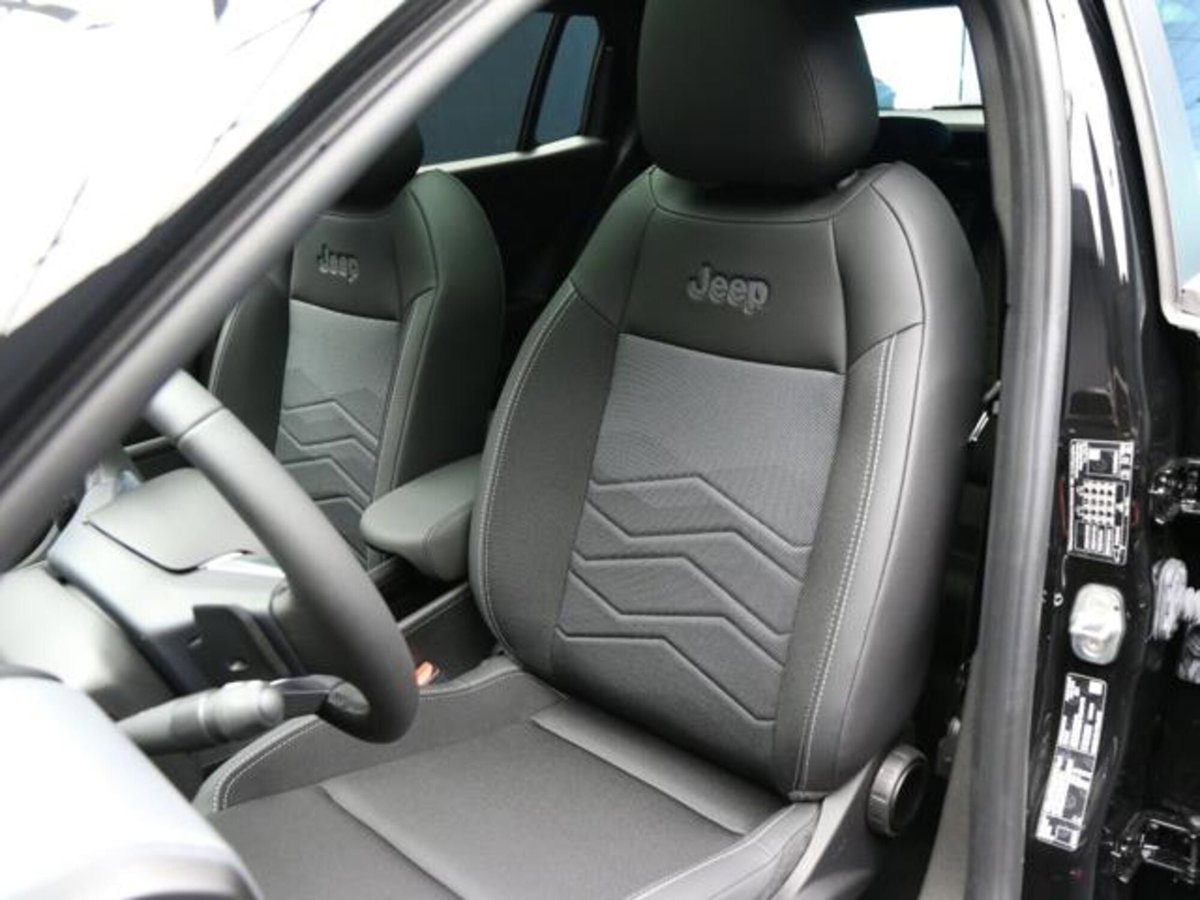 Jeep Avenger 1.2 turbo e-hybrid mhev Summit fwd 110cv edct6 (9)