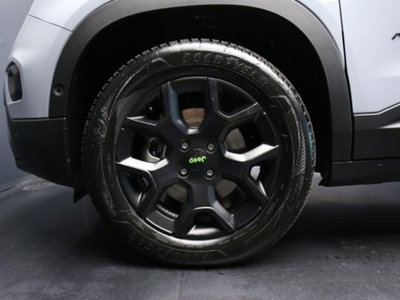 Jeep Avenger 1.2 turbo e-hybrid mhev Overland 4xe 145cv edct6 (5)
