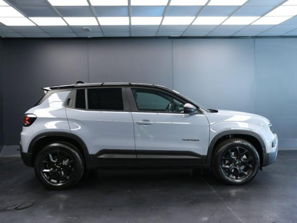 Jeep Avenger 1.2 turbo e-hybrid mhev Overland 4xe 145cv edct6 (6)