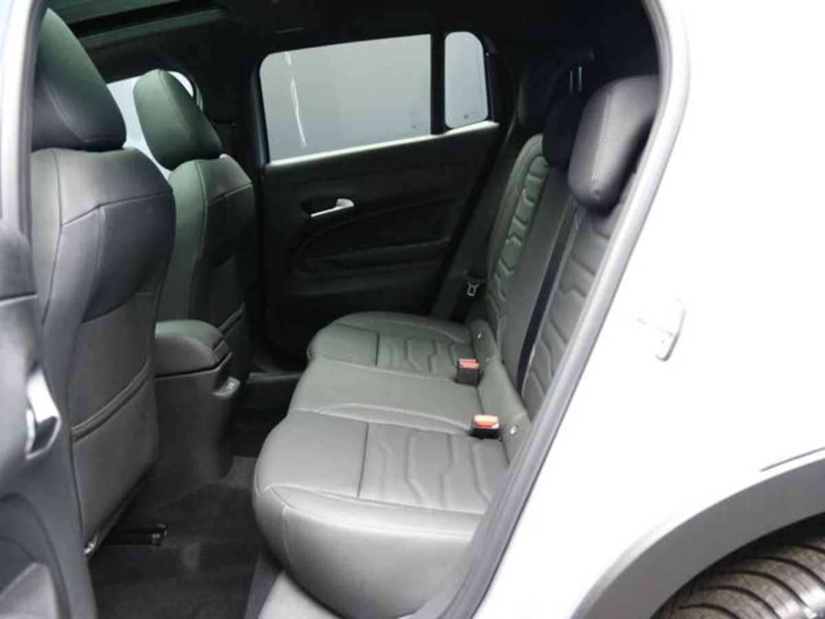 Jeep Avenger 1.2 turbo e-hybrid mhev Overland 4xe 145cv edct6 (8)