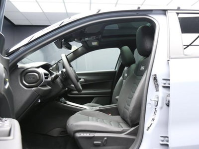 Jeep Avenger 1.2 turbo e-hybrid mhev Overland 4xe 145cv edct6 (9)