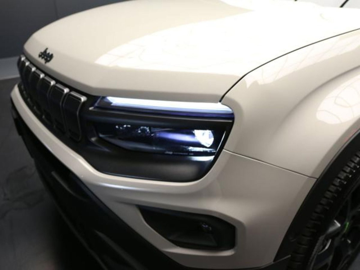 Jeep Avenger 1.2 turbo e-hybrid mhev Overland 4xe 145cv edct6 (11)