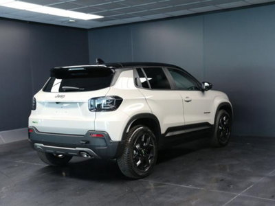 Jeep Avenger 1.2 turbo e-hybrid mhev Overland 4xe 145cv edct6 (4)