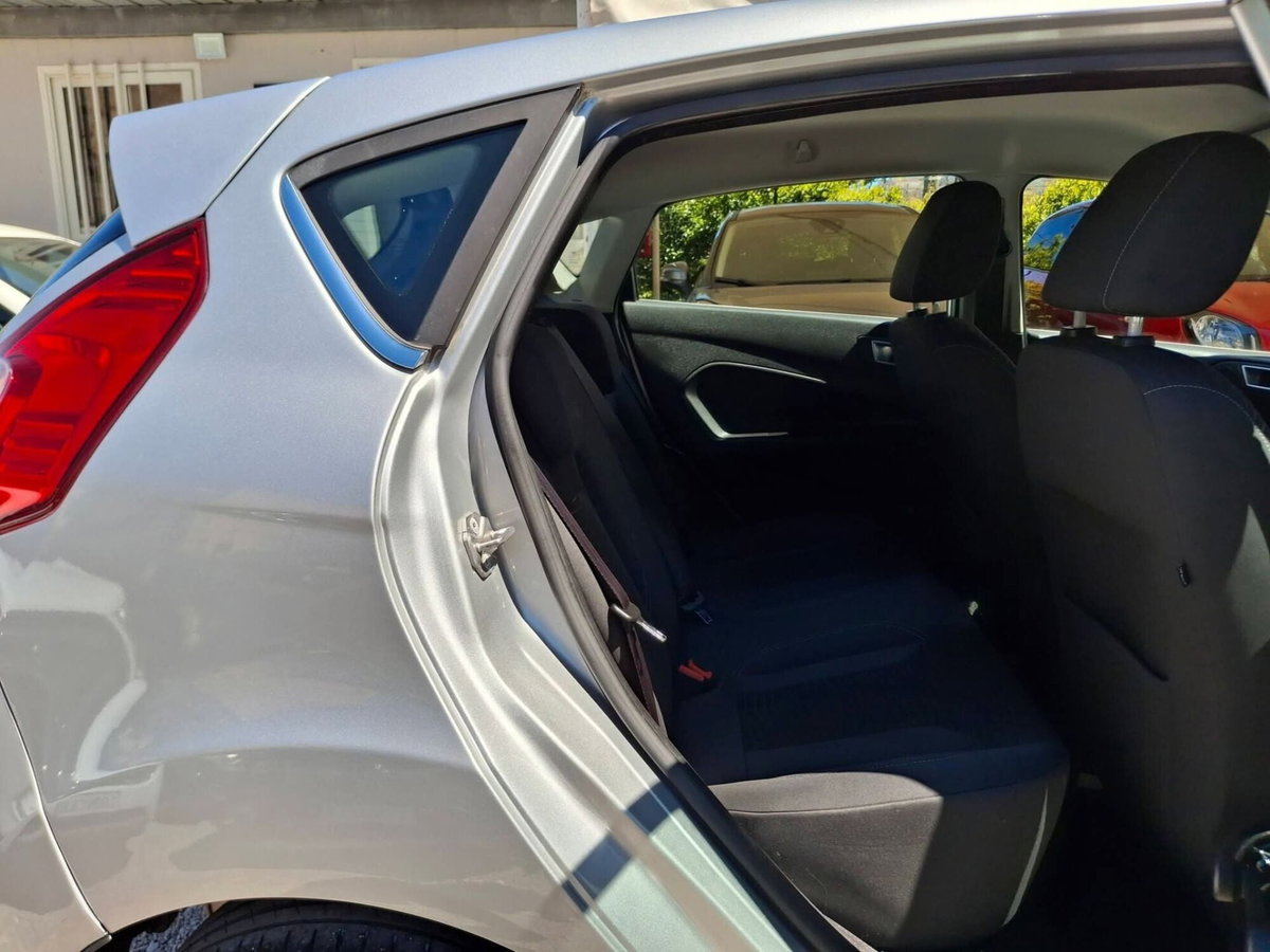 Ford Fiesta 1.5 TDCi 75CV 5 porte Titanium (18)