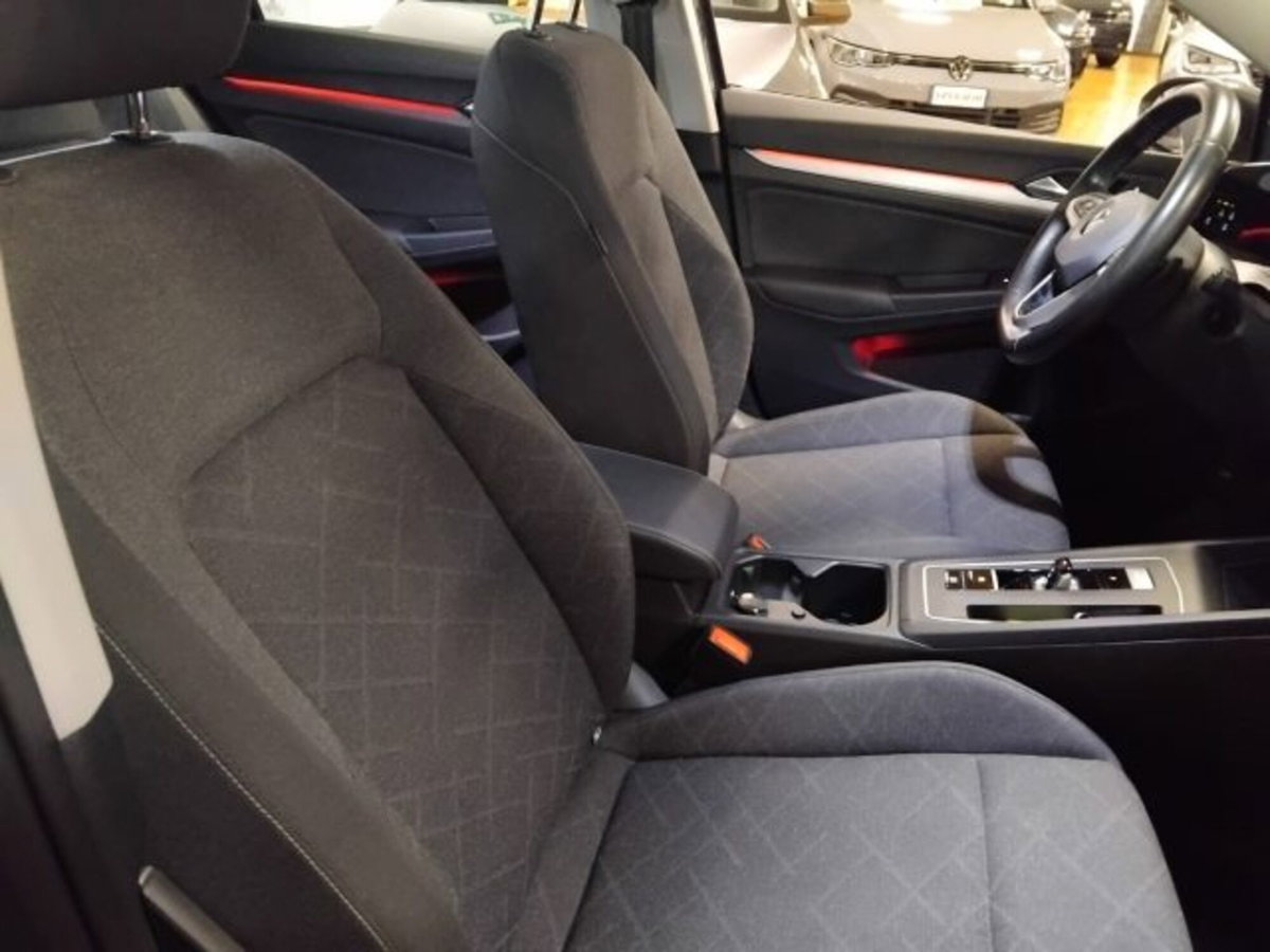 Volkswagen Golf 1.0 eTSI EVO DSG Life (17)