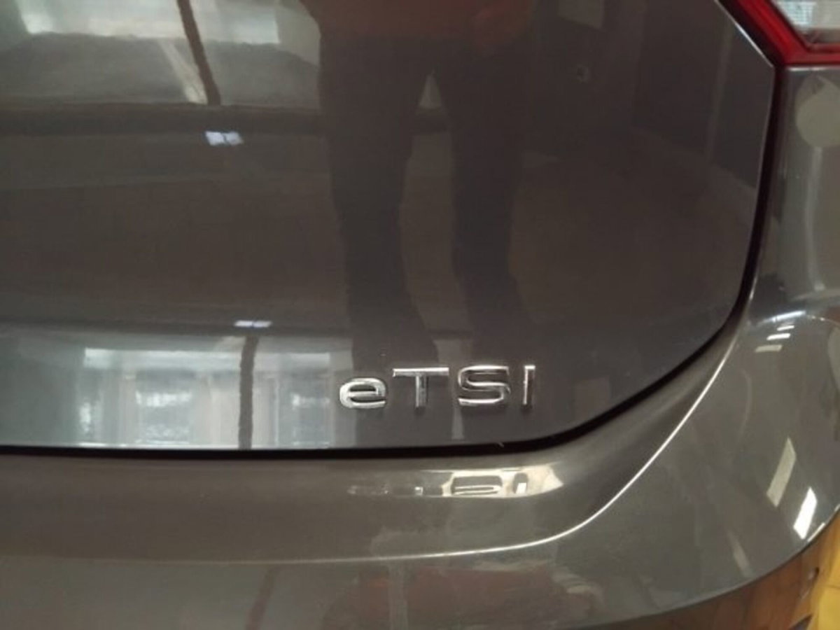 Volkswagen Golf 1.0 eTSI EVO DSG Life (7)