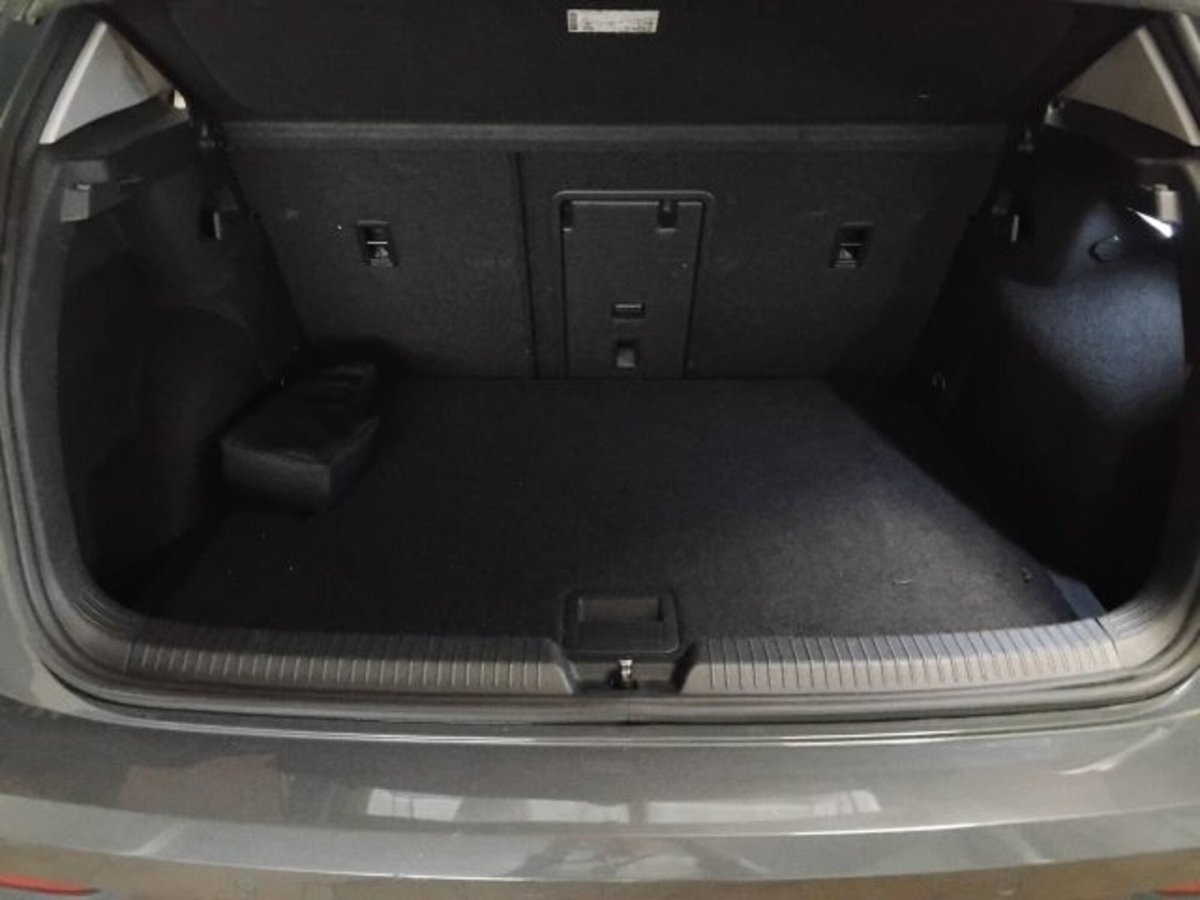 Volkswagen Golf 1.0 eTSI EVO DSG Life (9)