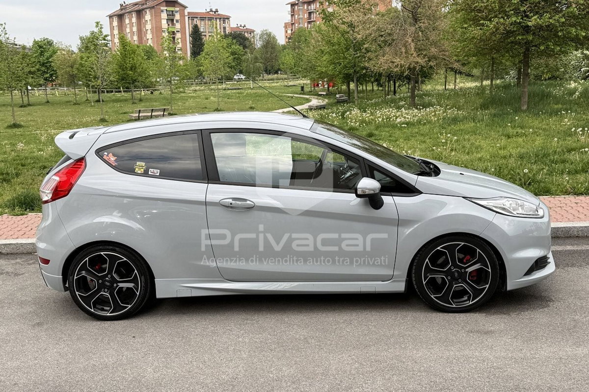 Ford Fiesta 1.6 200CV 3 porte ST 200 (4)