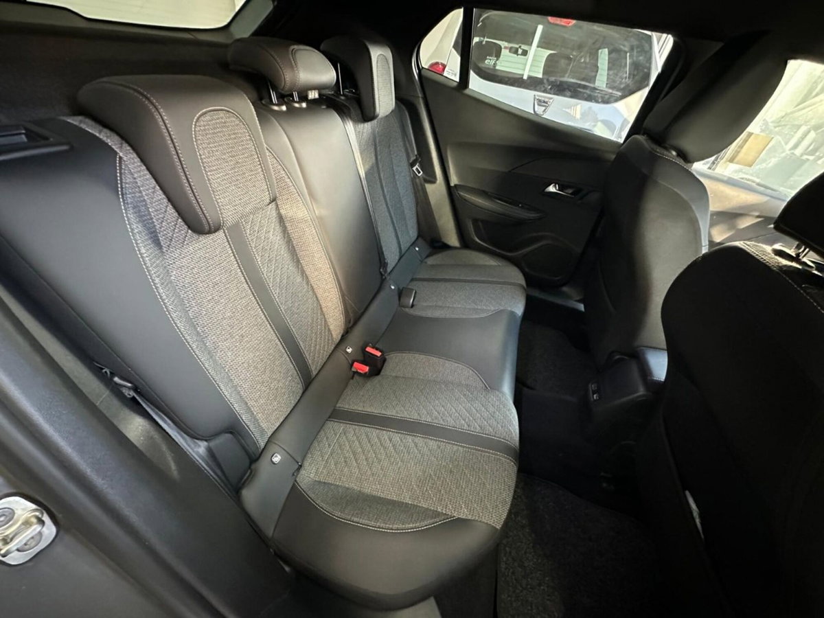 Peugeot 2008 1.2 puretech Allure s&s 100cv (9)