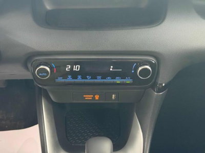 Toyota Yaris 1.5 5 porte Active (14)