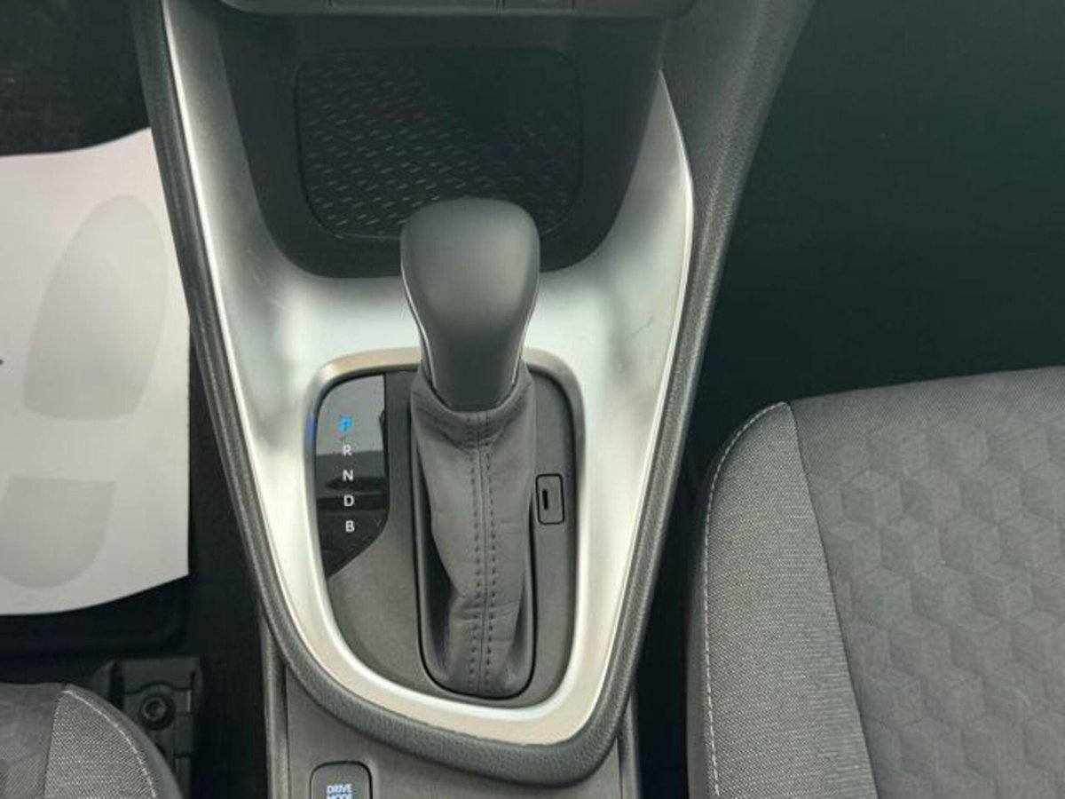 Toyota Yaris 1.5 5 porte Active (15)