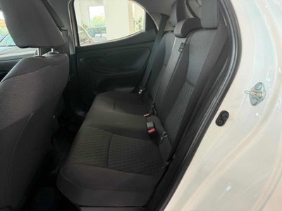 Toyota Yaris 1.5 5 porte Active (7)