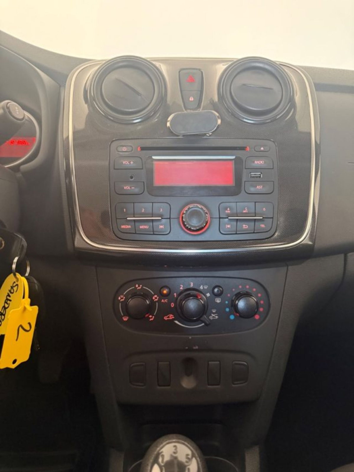 Dacia Sandero 1.0 SCe 12V 75CV Lauréate (11)