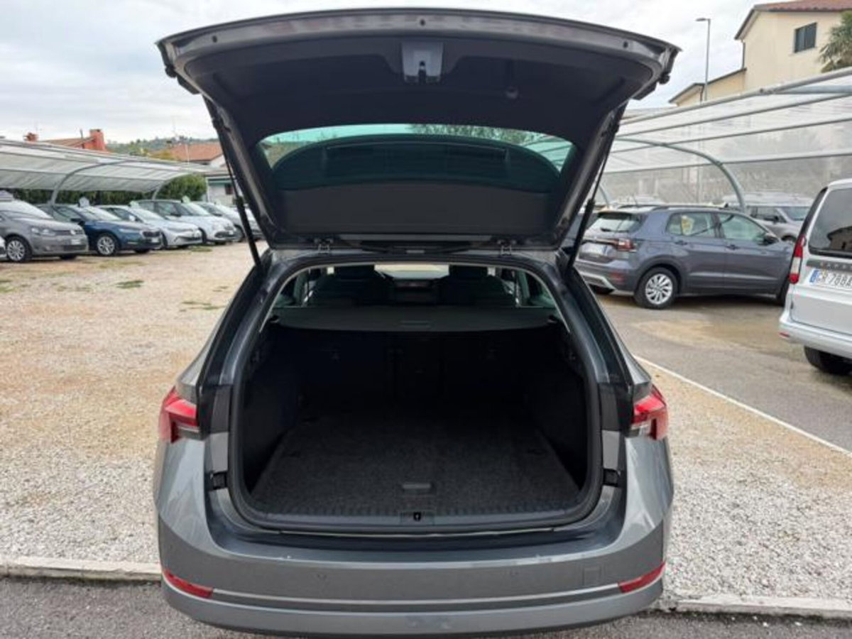 Skoda Octavia Station Wagon 2.0 TDI EVO SCR 150 CV DSG 4x4 Wagon Executive (12)