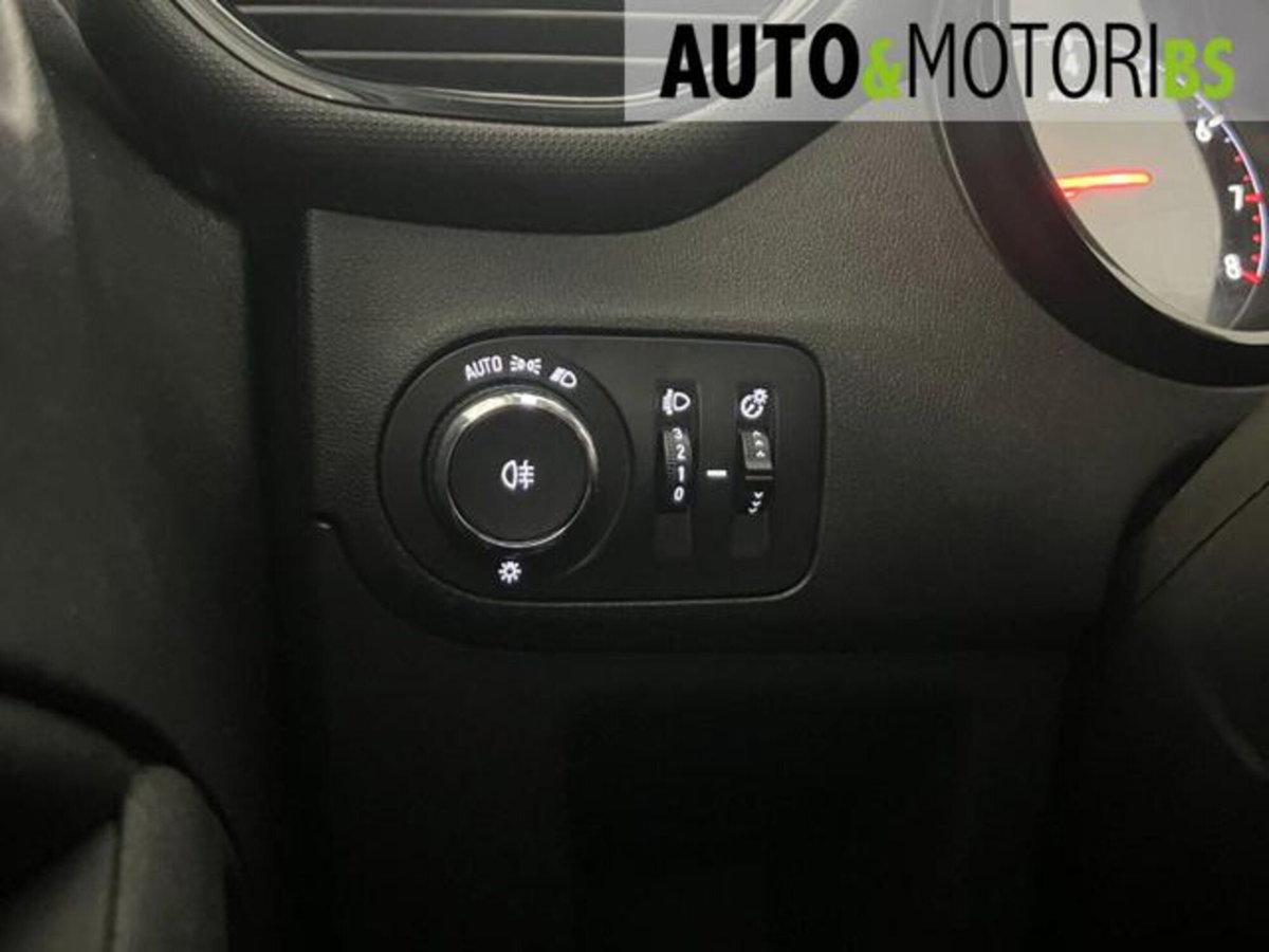 Opel Crossland X 1.2 12V Advance (19)