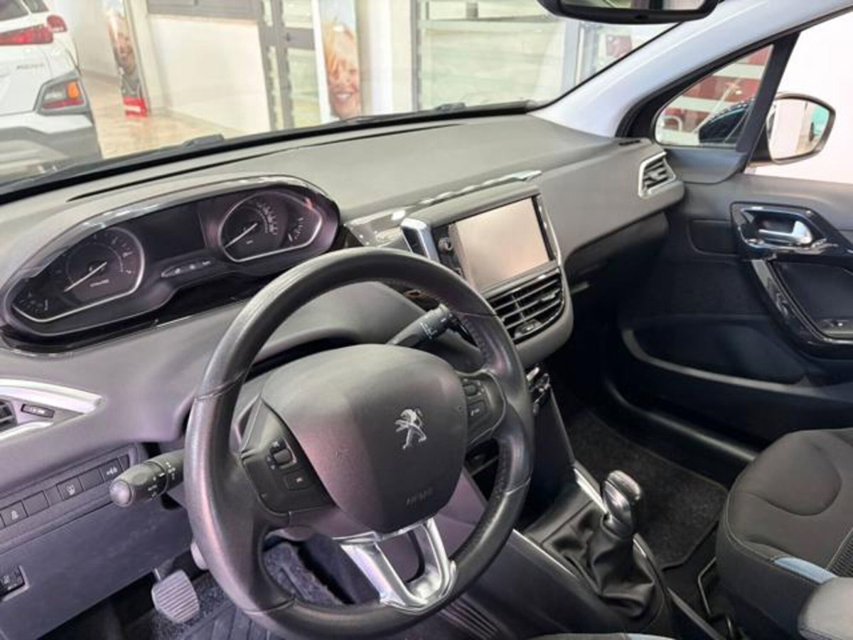 Peugeot 208 82 5 porte Access (9)