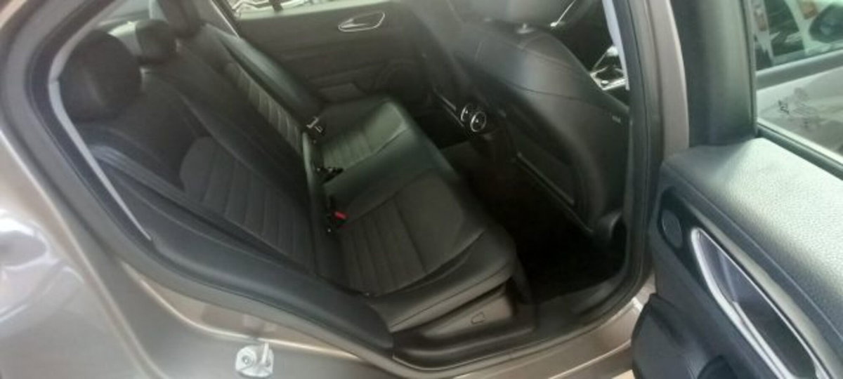 Alfa Romeo Giulia 2.2 Turbodiesel 180 CV Super (10)