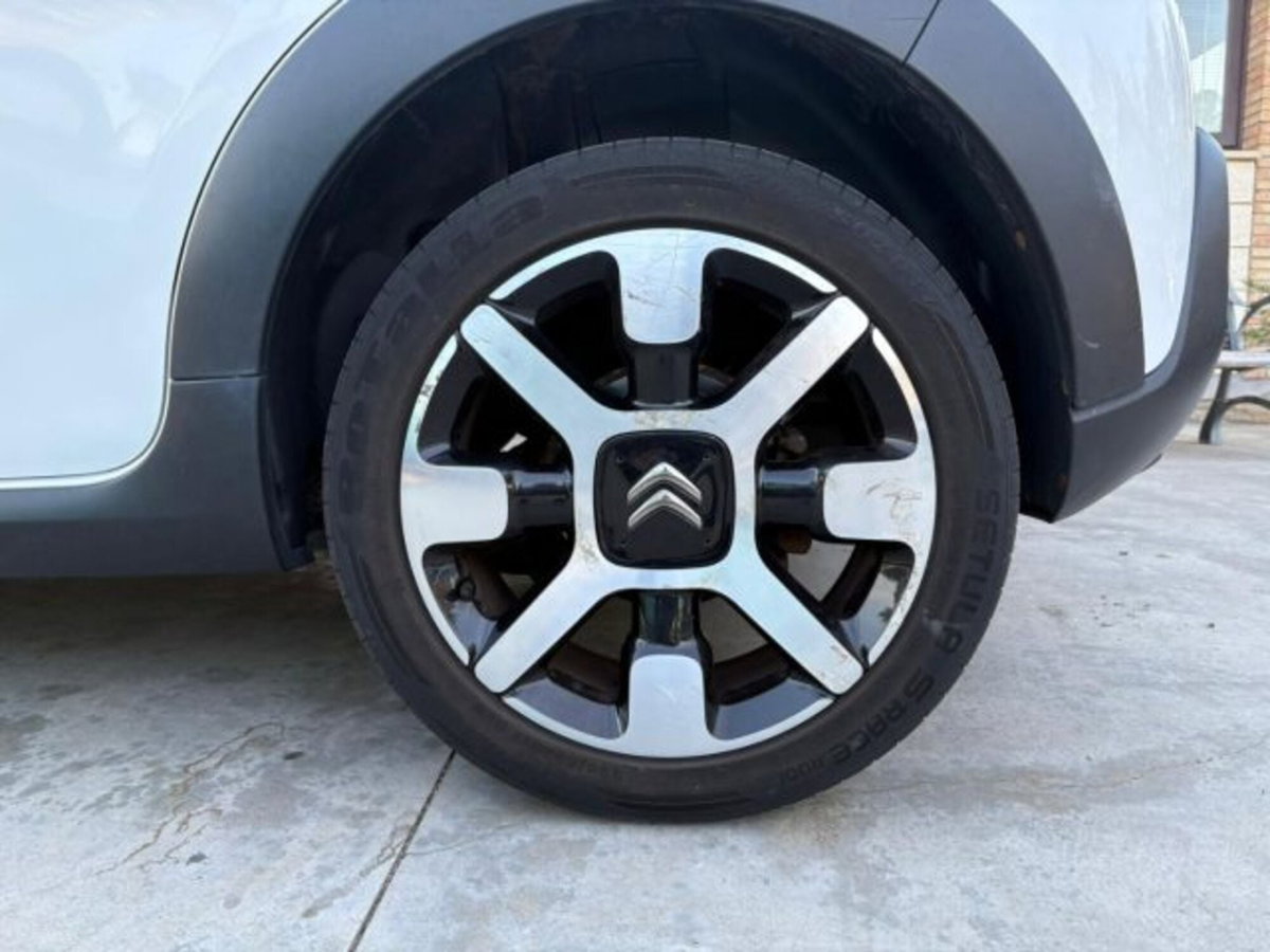 Citroen C3 BlueHDi 100 S&S Shine (16)