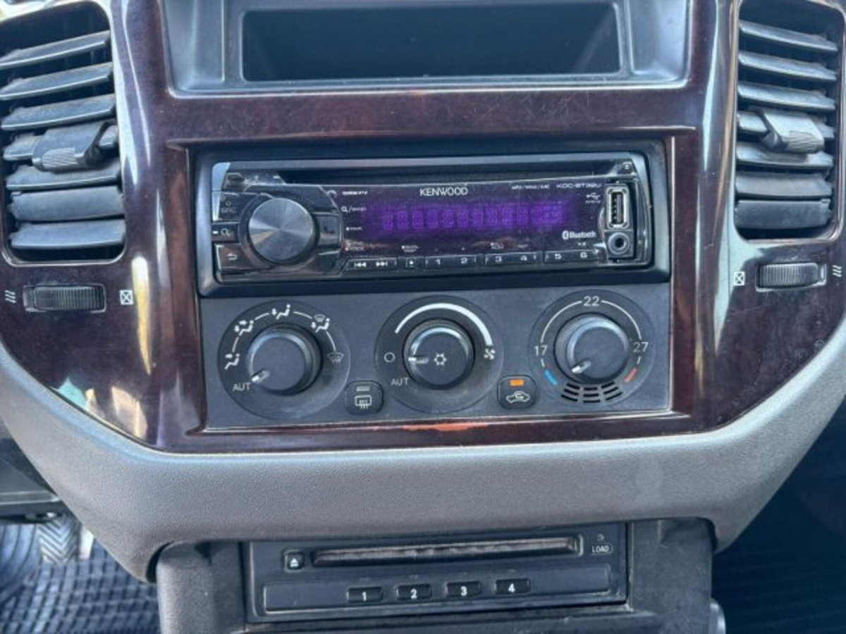 Mitsubishi Pajero 3.2 16V DI-D 5p. GLS2 (13)