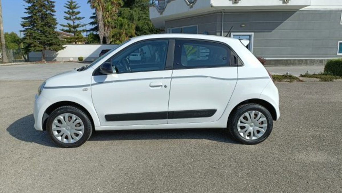 Renault Twingo 1.0 SCe Live (8)
