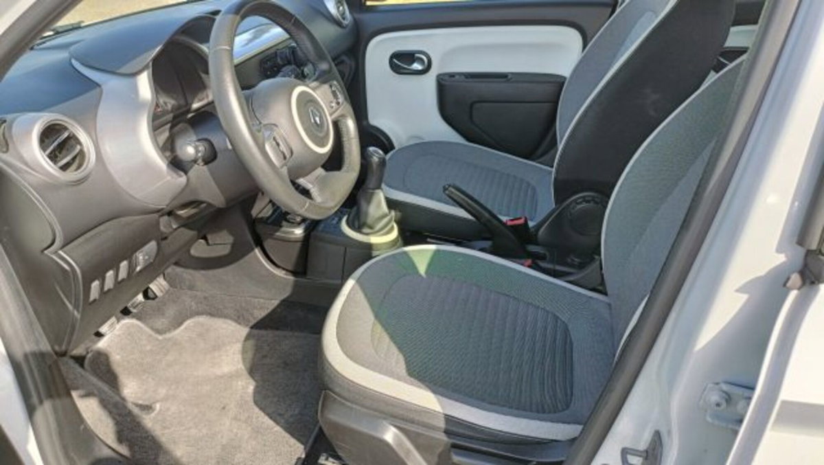 Renault Twingo 1.0 SCe Live (9)