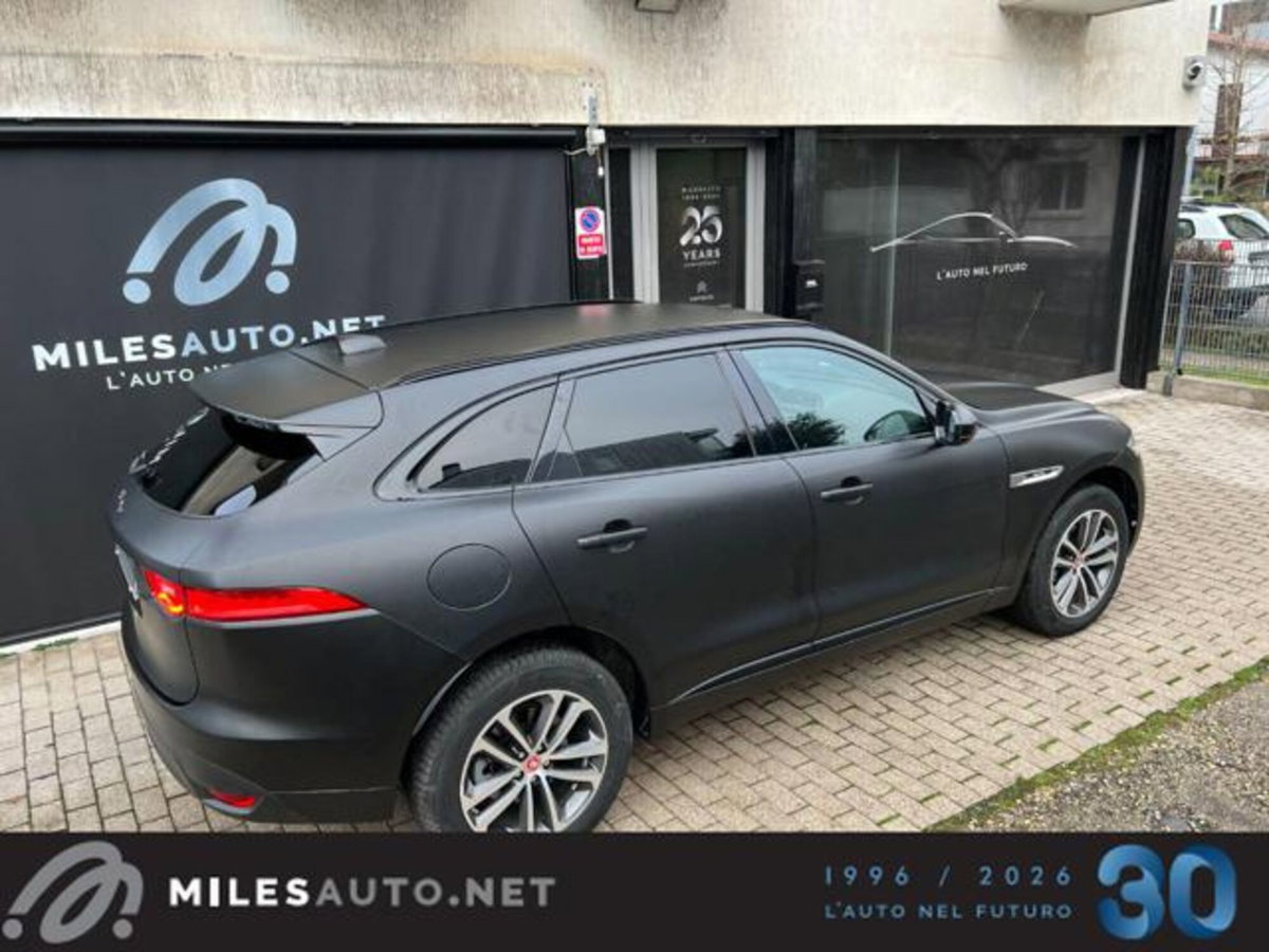 Jaguar F-Pace 2.0 D 180 CV AWD aut. R-Sport (10)