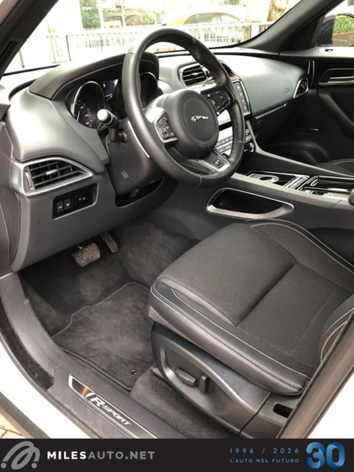 Jaguar F-Pace 2.0 D 180 CV AWD aut. R-Sport (14)