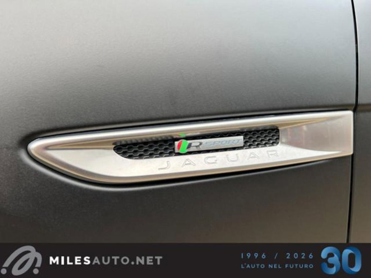 Jaguar F-Pace 2.0 D 180 CV AWD aut. R-Sport (5)