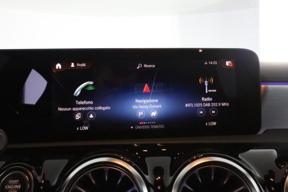 Mercedes-Benz Classe A 250 e Automatic EQ-Power Premium (11)