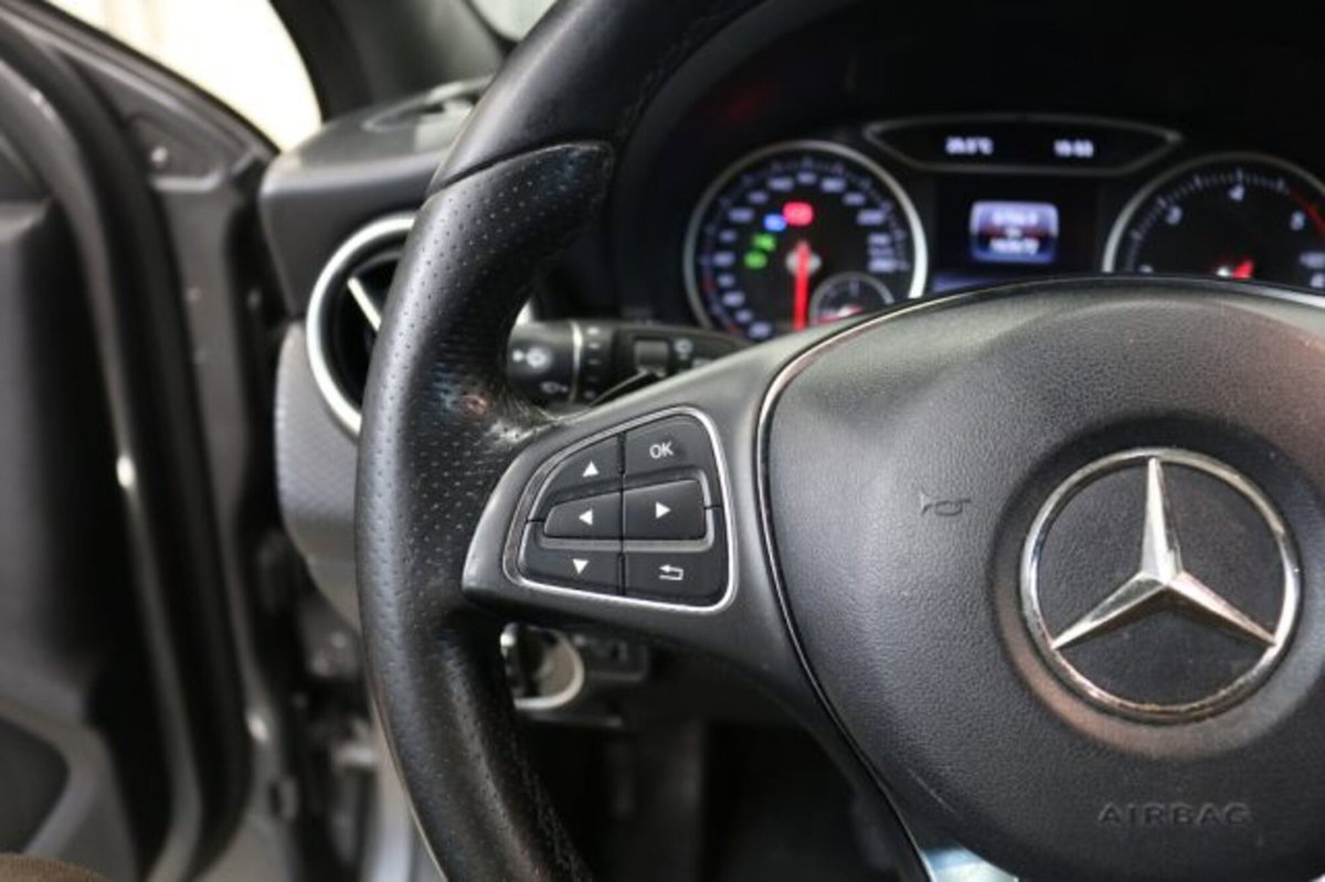 Mercedes-Benz Classe A 180 d Automatic Premium (9)