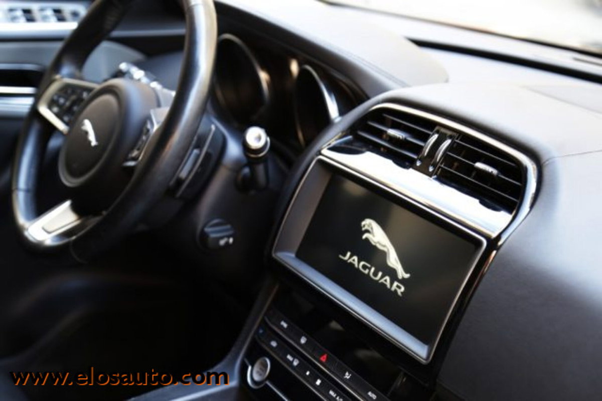 Jaguar F-Pace 2.0 D 180 CV AWD aut. Chequered Flag (16)