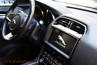 Jaguar F-Pace 2.0 D 180 CV AWD aut. Chequered Flag (16)