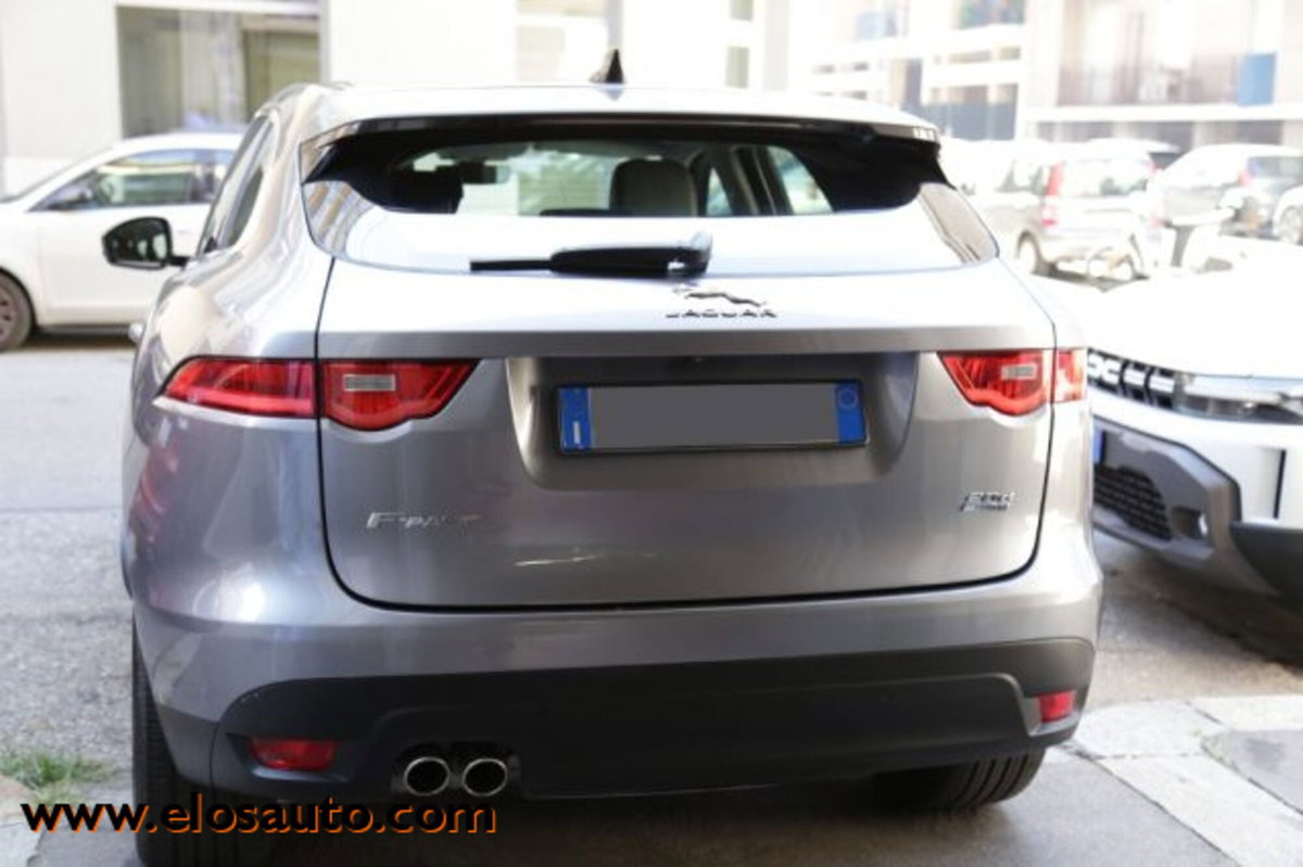 Jaguar F-Pace 2.0 D 180 CV AWD aut. Chequered Flag (7)