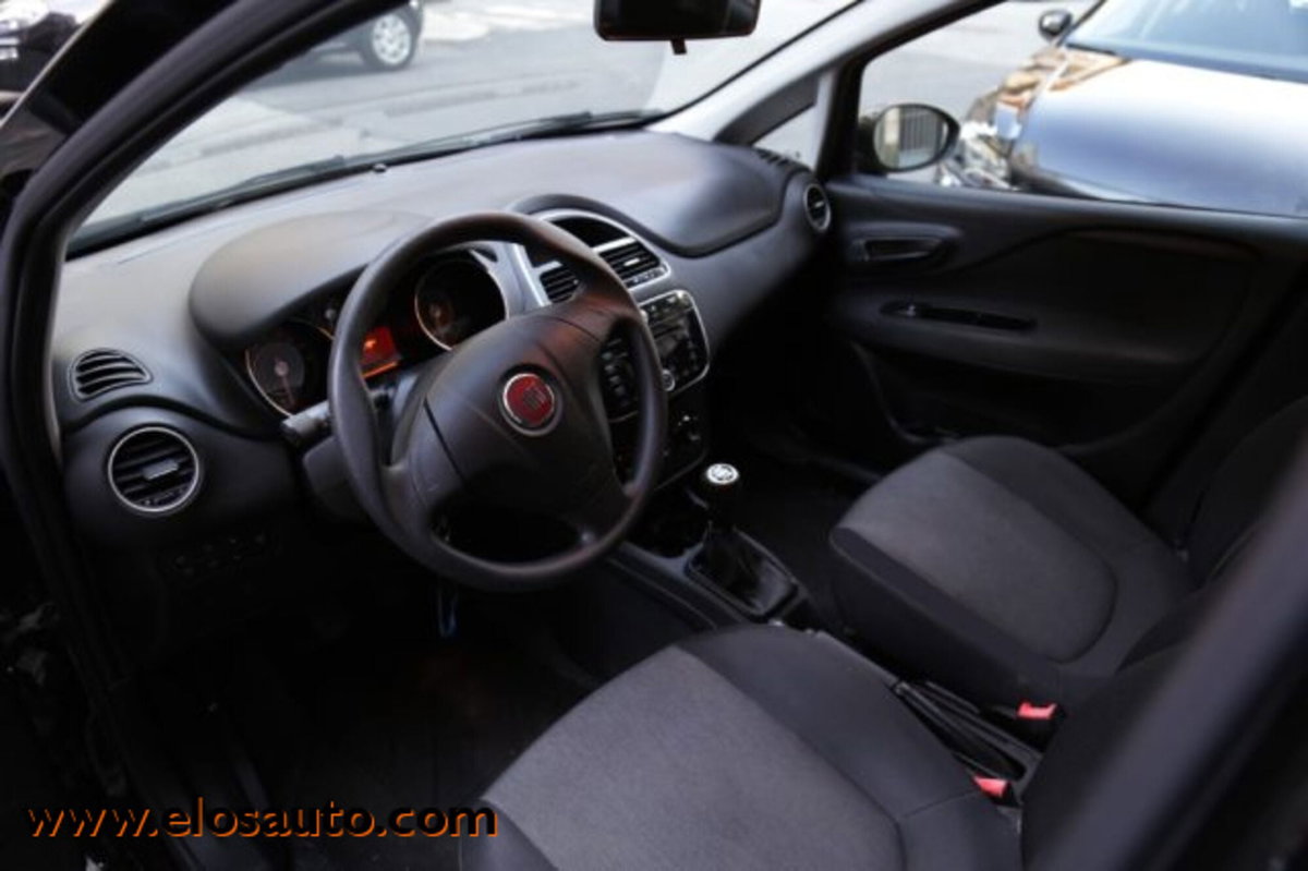 Fiat Punto 1.3 MJT II 75 CV 5 porte Street (8)