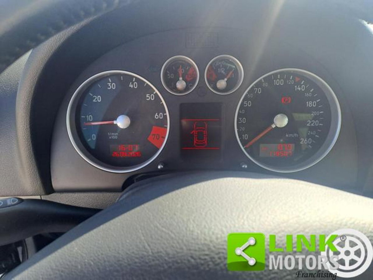 Audi TT Coupé 1.8 T 20V 225 CV cat quattro (16)