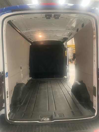 Ford Transit Furgone 350 2.0TDCi EcoBlue MHEV 130CV PM-TM Furgone Titan. (2)